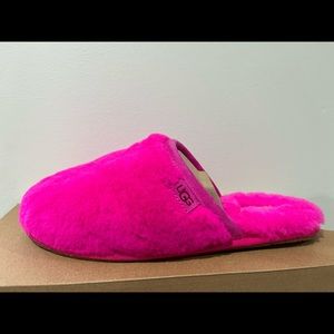 UGG *NEW* Slipper*.
